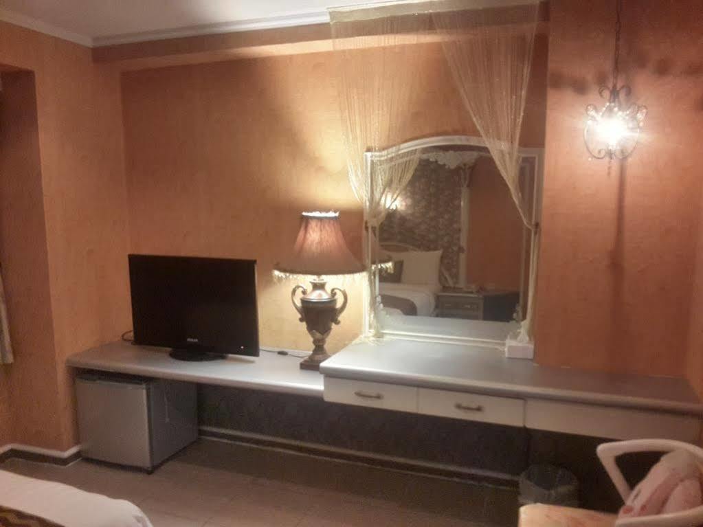 Boston Hotel Chiayi City Exterior photo