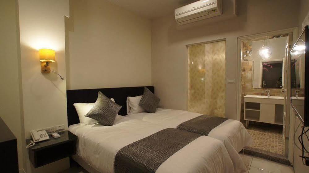 Boston Hotel Chiayi City Exterior photo