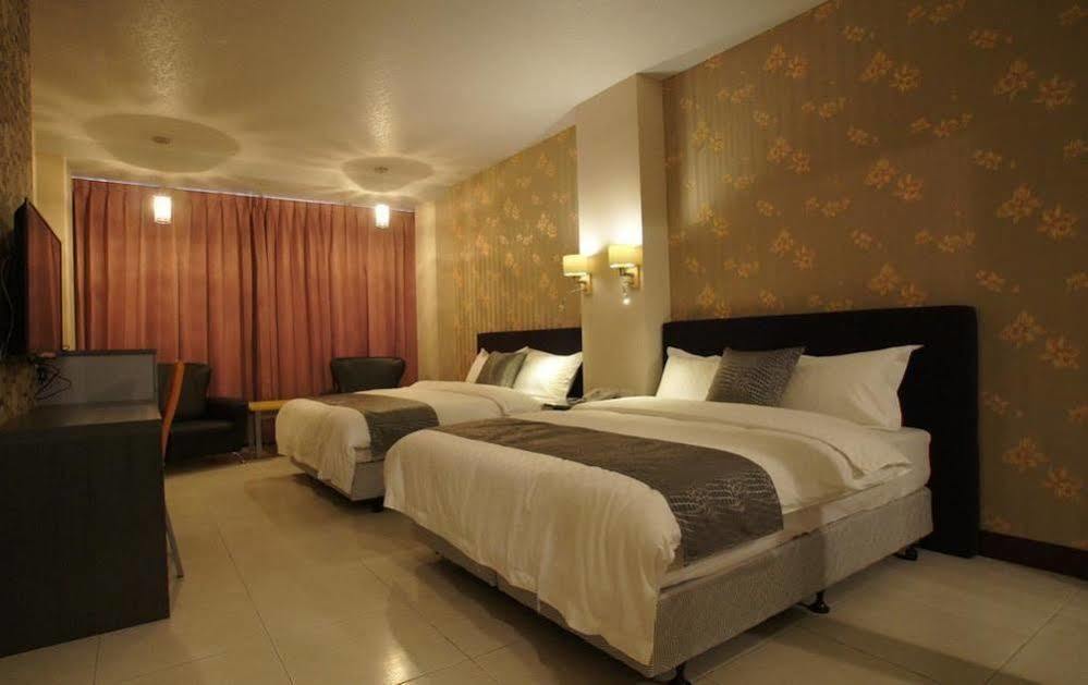 Boston Hotel Chiayi City Exterior photo