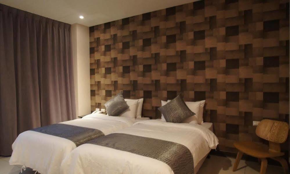 Boston Hotel Chiayi City Exterior photo